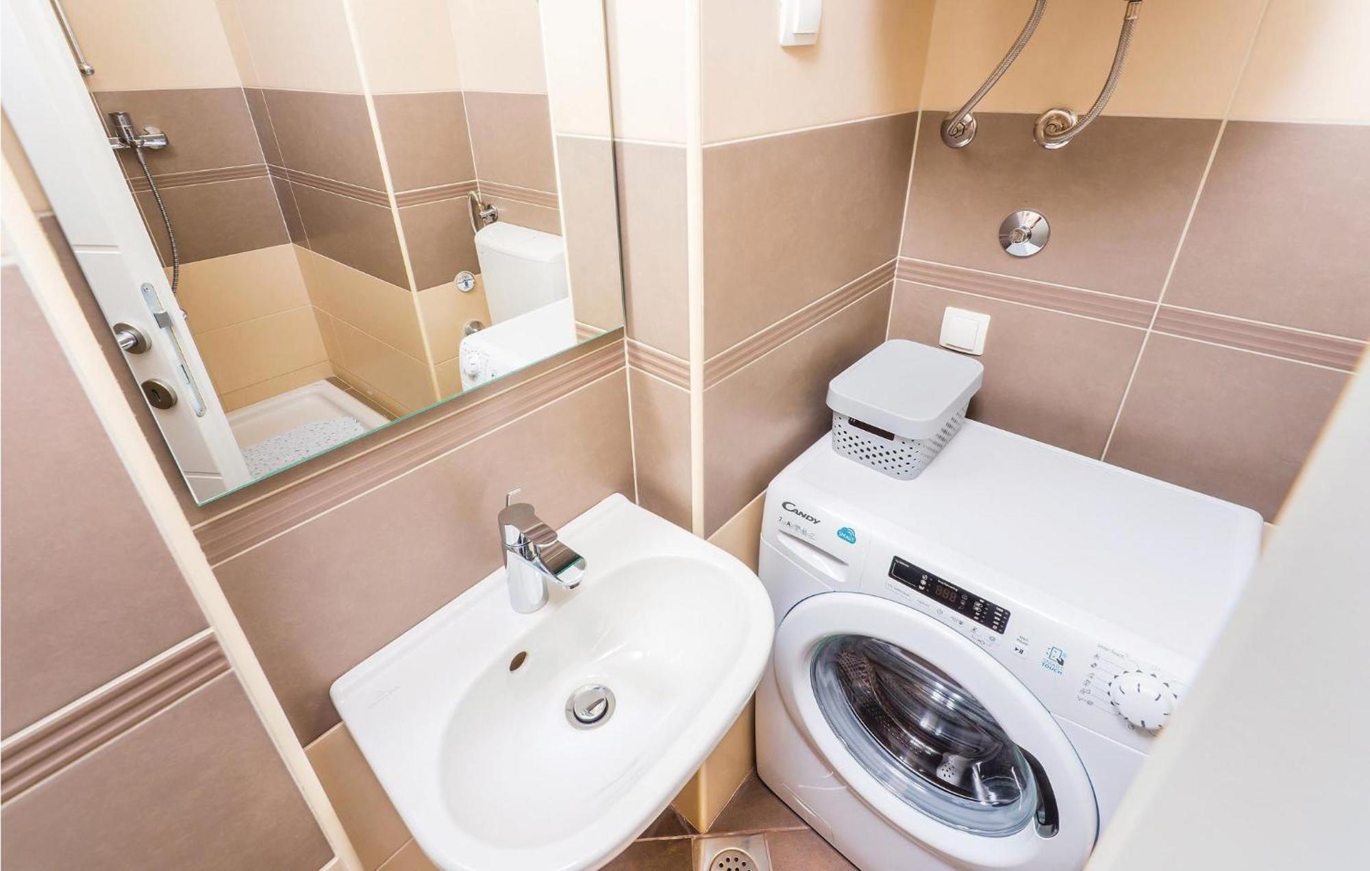 1 Bedroom Gorgeous Apartment In Опатія Екстер'єр фото