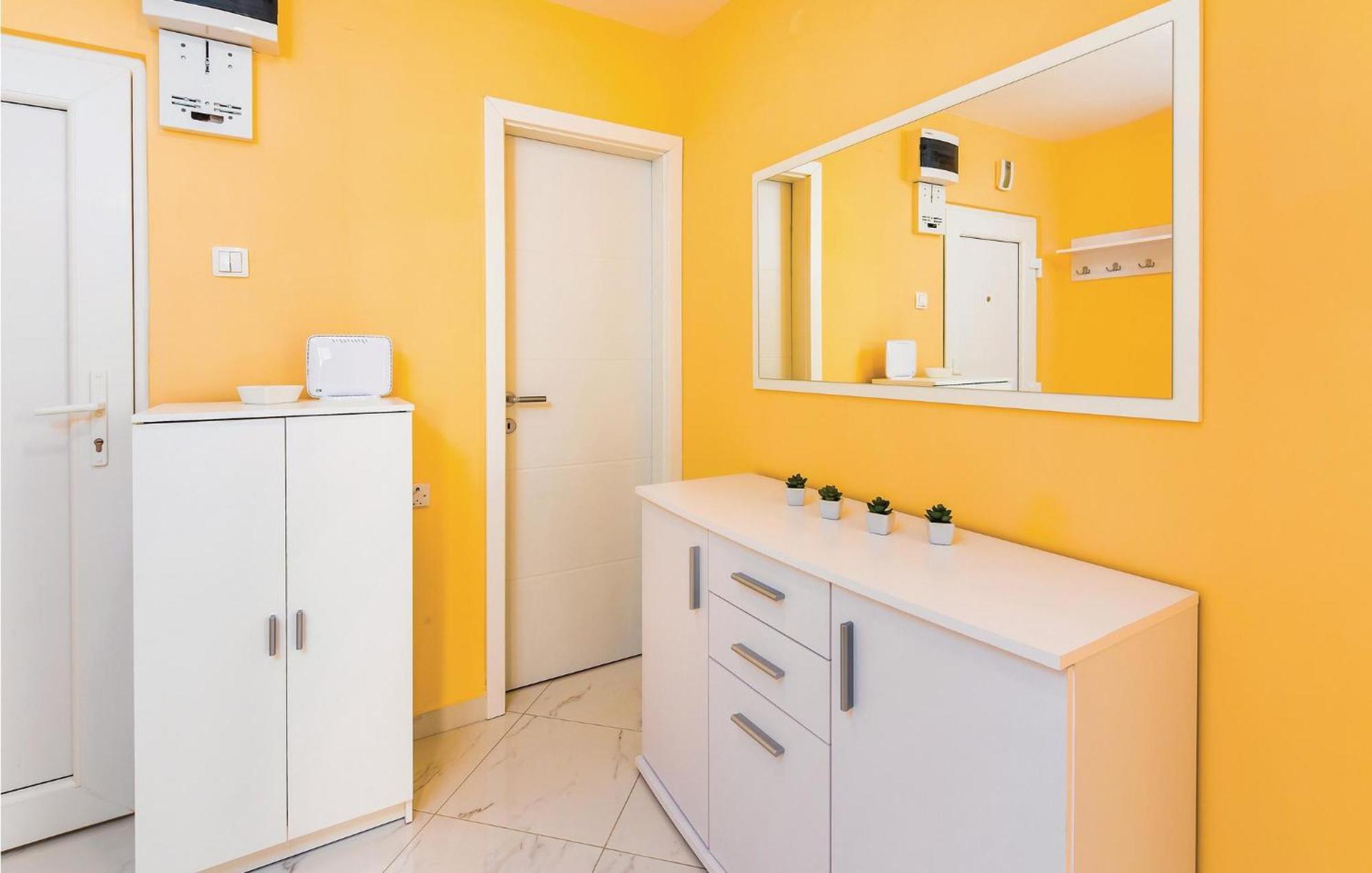 1 Bedroom Gorgeous Apartment In Опатія Екстер'єр фото