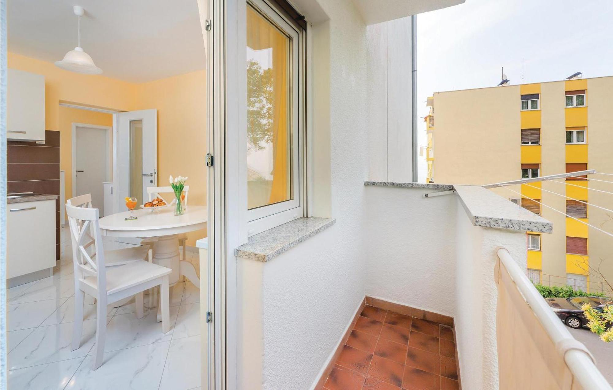 1 Bedroom Gorgeous Apartment In Опатія Екстер'єр фото