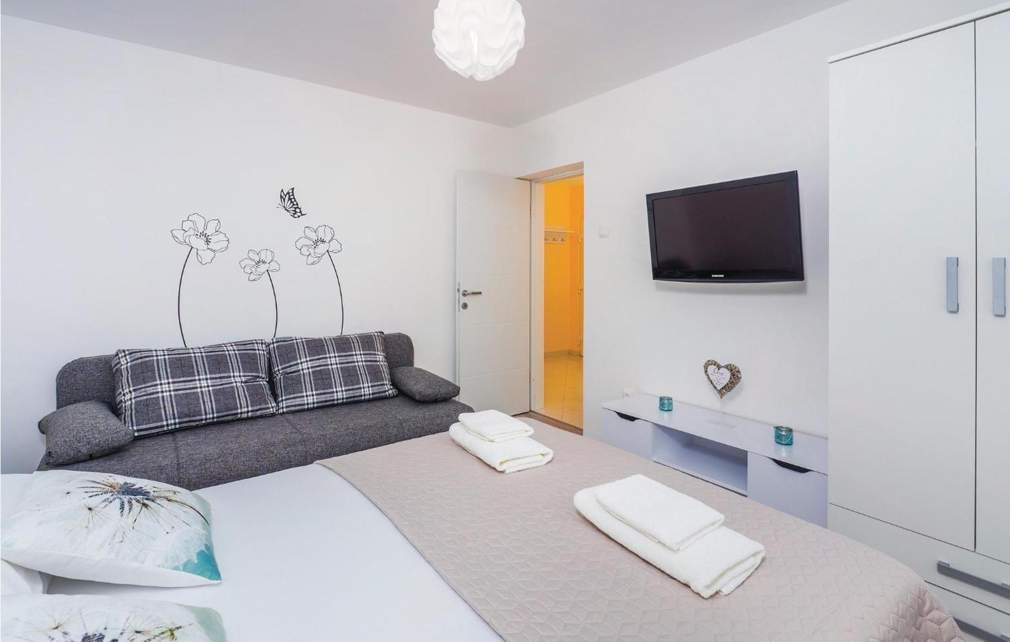 1 Bedroom Gorgeous Apartment In Опатія Екстер'єр фото